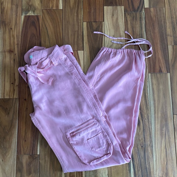 Blush pink silk JLO cargo pants. - Picture 3 of 5